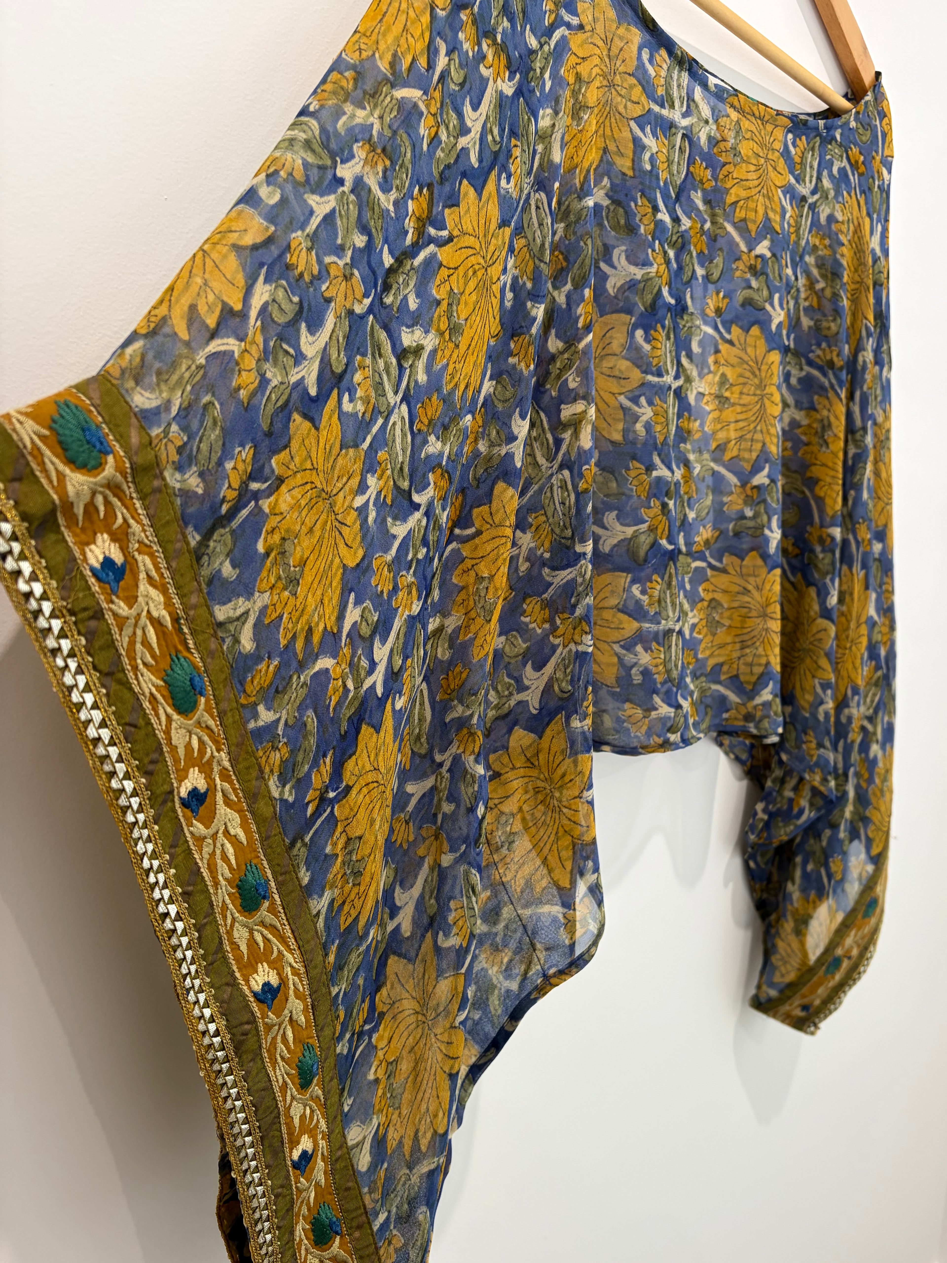 Rumi crop top : lotus sky