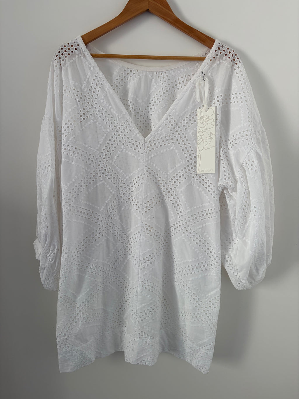 Gypsy shift dress : broderie anglaise