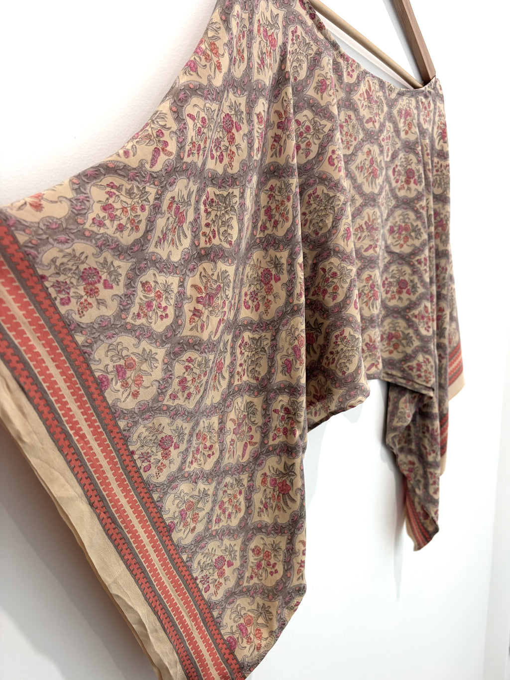 Rumi crop top : pink paisley