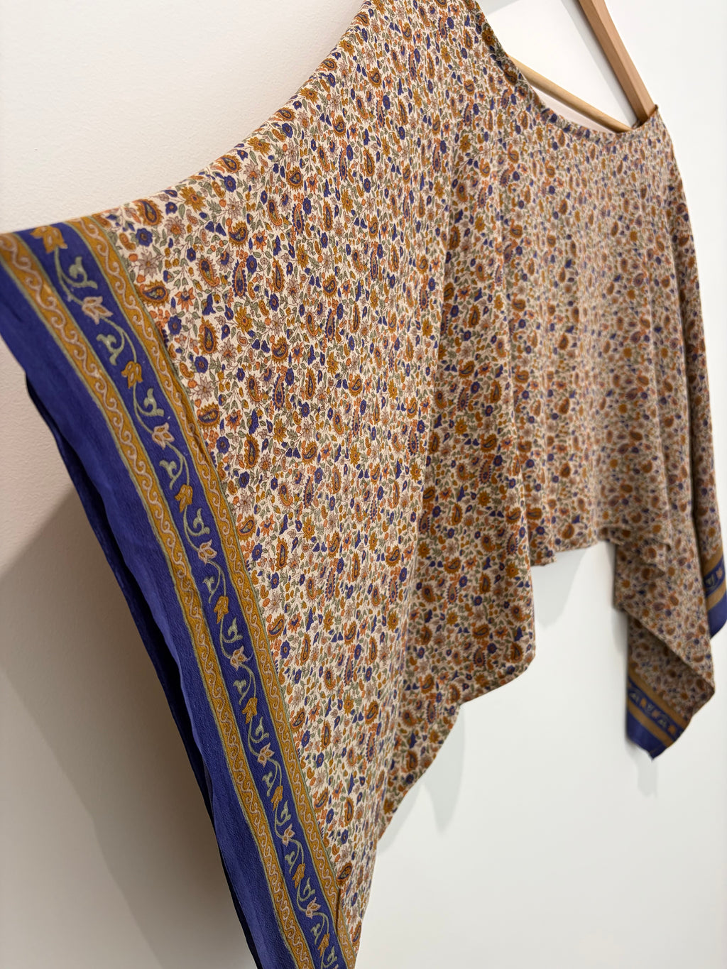 Rumi crop top : navy micro floral