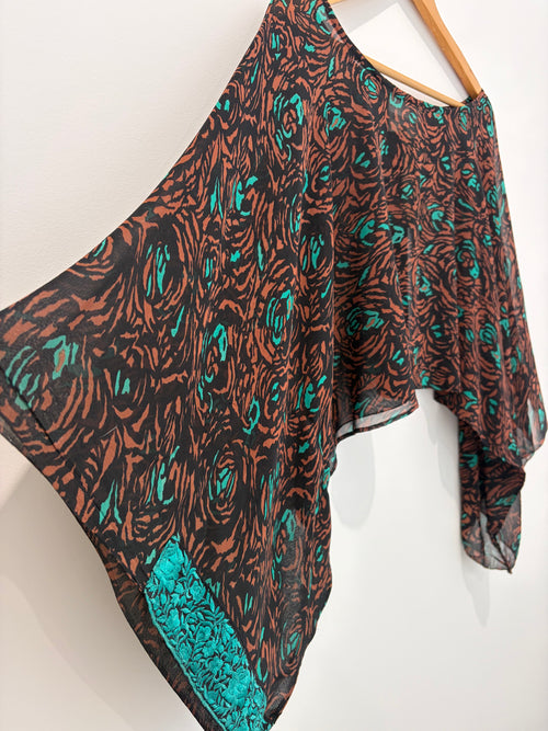 Rumi crop top : abstract eve