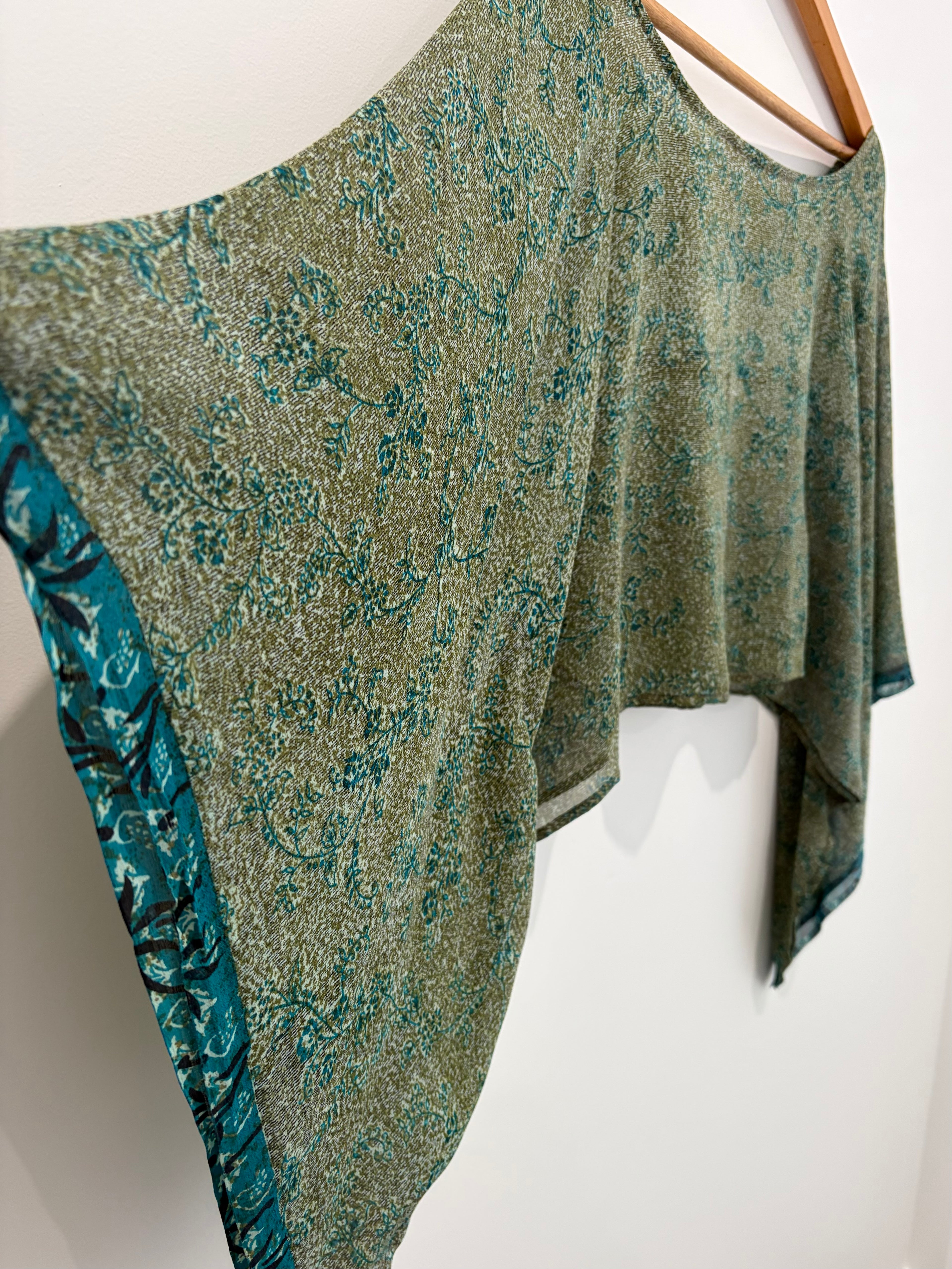 Rumi crop top : olive teal garden